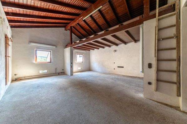 Große Garage mit viel Stauraum