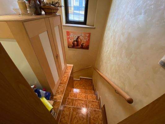 Treppenabgang zum Untergeschoss.jpeg