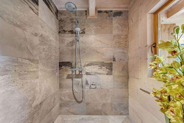 Saunahaus - Duschraum