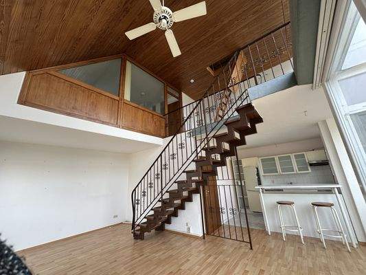 Offenes Wohnzimmer mit Küche