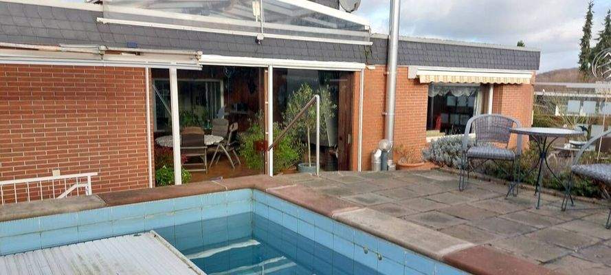 Außenansicht Schwimmbad