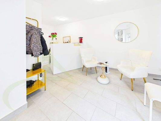 Gewerbeeinheit Rechts