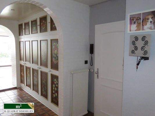 Nischenschrank und Whgs.-Tür EG