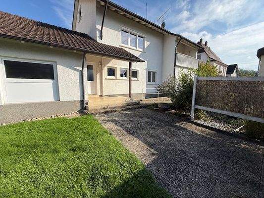 Hausrückansicht mit Terrasse