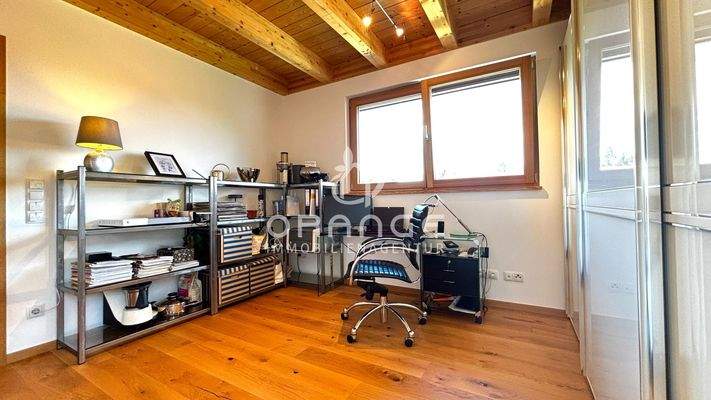 Büro mit Zugang nach draußen