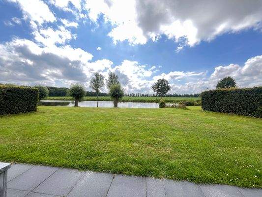 Grundstück am Wasser