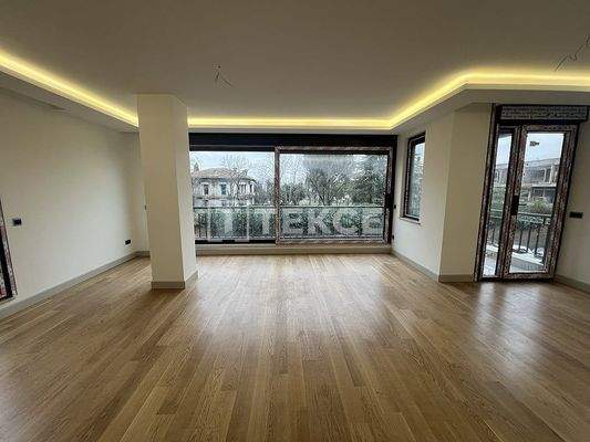 Properties within Walking Distance to the Beach in Kadıköy
