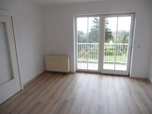 Wohnzimmer mit Balkon