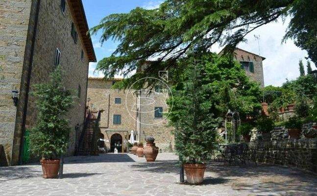 Historisches Anwesen mit 13 Zimmern