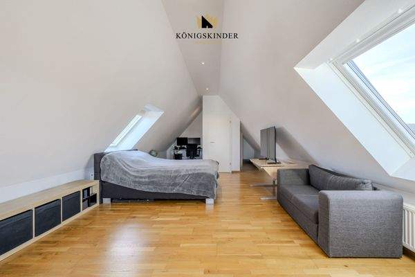 Studio im Dachspitz – ruhiger Rückzugsort oder kreativer Arbeitsbereich.