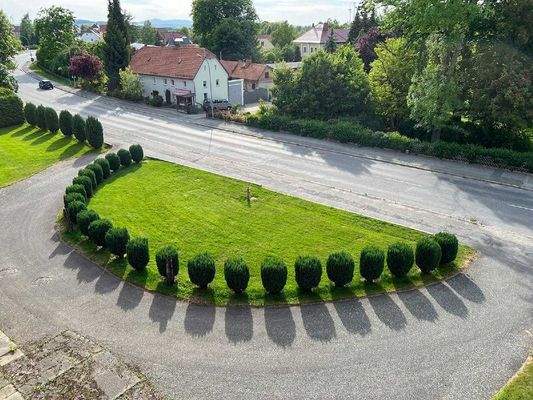 Zufahrt zum Mittelbau Schloss