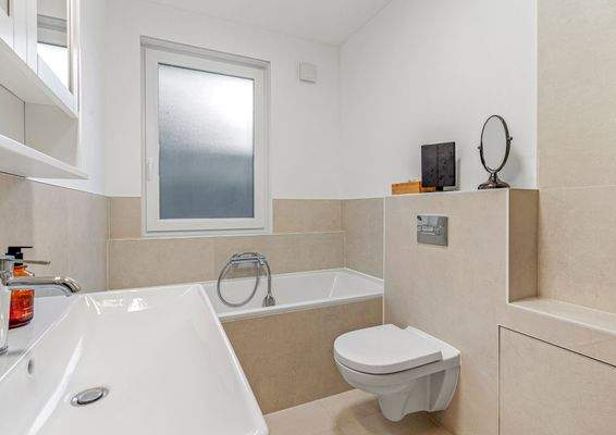 Modernes Tageslicht-Vollbad