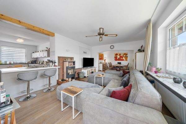 Heller Wohn- und Essbereich