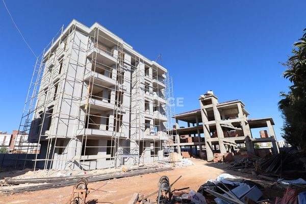 Apartments with En-Suite Bathrooms in a Complex in Antalya