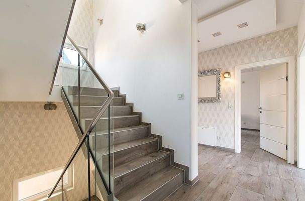 Heller Eingangsbereich des Vorderhauses