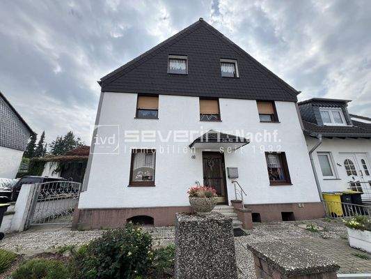 Sanierungsbedürftige Doppelhaushälfte mit großem Garten in toller Lage