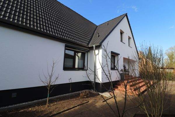 Seitenansicht Eingangsbereich.JPG