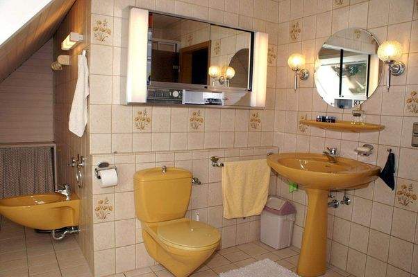 Dusch- u. Wannenbad OG 84.JPG