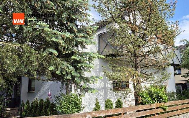 Westseite mit großem Balkon