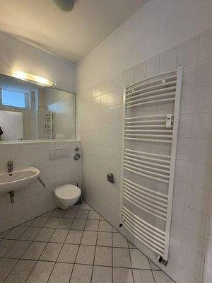 Badezimmer mit Handtuchhalter