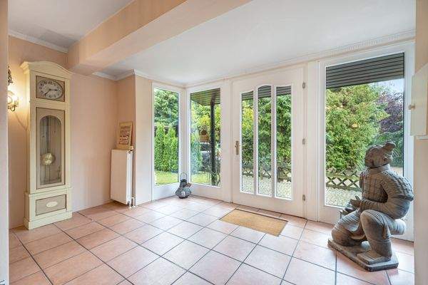 im Eingangsbereich mit Windfang