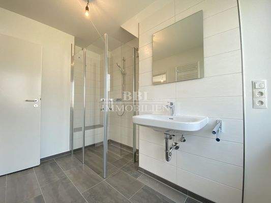 Weiteres modernes Duschbad