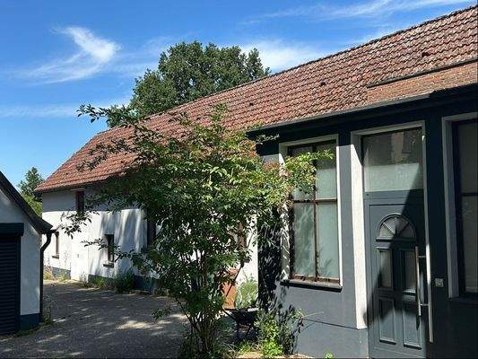 Eingang zum Haus und Anbau