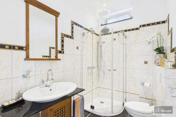 Gäste-WC mit Dusche