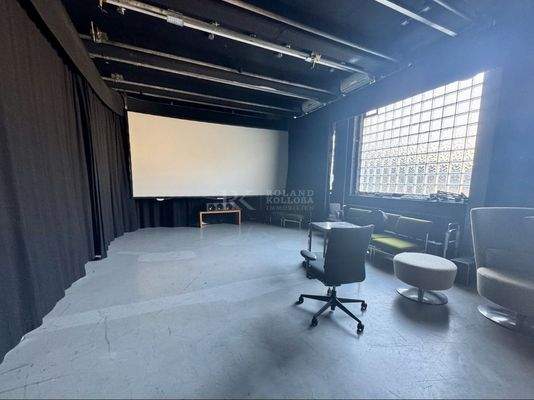Filmstudio mit Leinwand