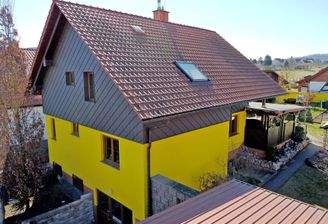 Seitenansicht der Immoblie