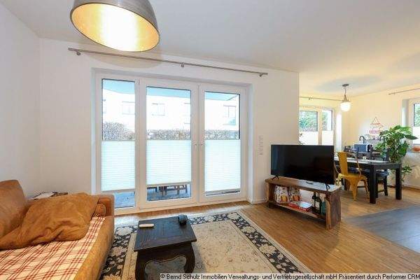 4 Wohnzimmer Blick Richtung Terrasse