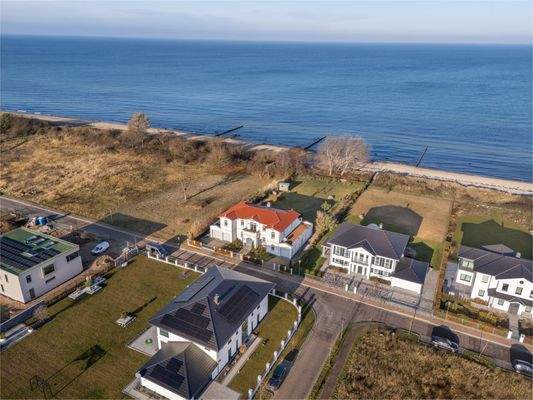 Moderne Bäderstil-Strandvilla in direkter Ostseelage mit eigenem Strandzugang DAHLER Rostock