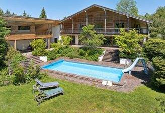 Großzügiges Anwesen mit Pool