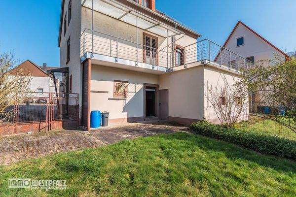 Rückseite mit Südbalkon