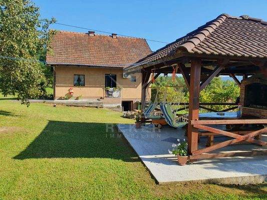 Traditionelles Wohnen im idyllischen Žakanje