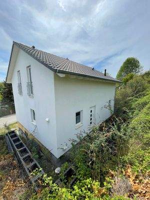 Rückansicht und Zugang zum Haus