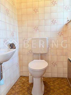 Toilette auf halber Etage