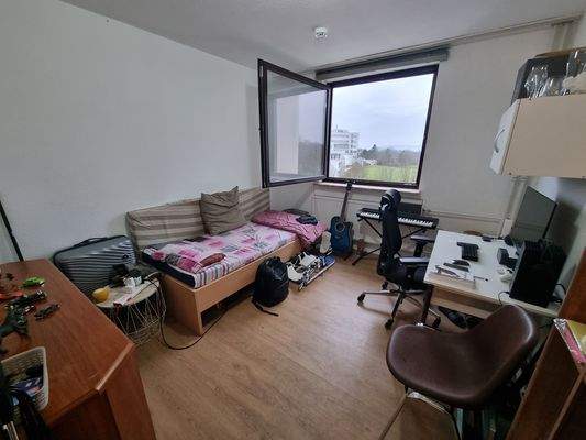 Helles Apartment mit Fenster