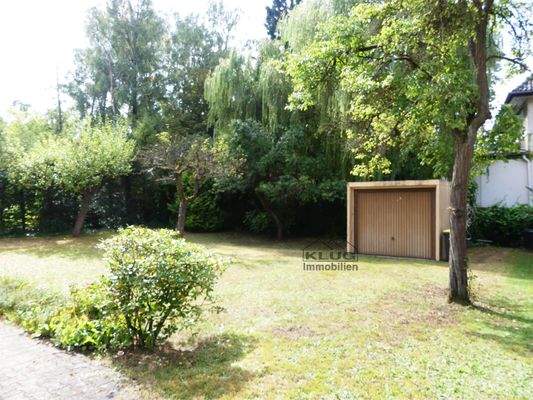 Bild Gartenansicht mit Garage