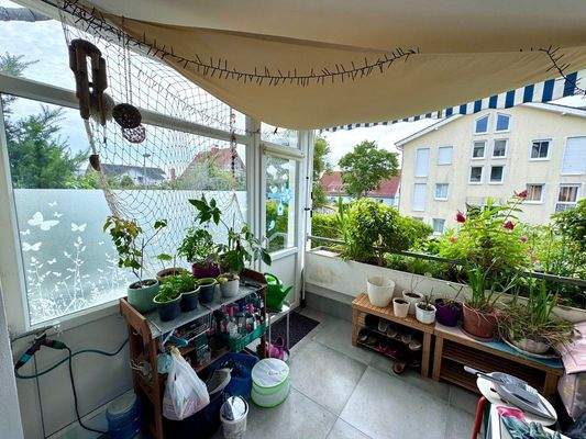 Balkon mit Glassichtschutzwand