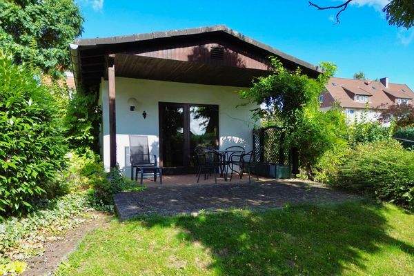 Gartenhaus mit Terrasse