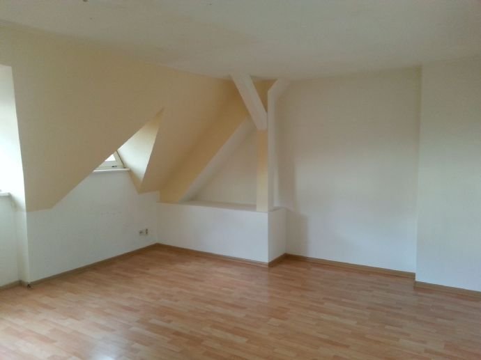 Schöne 2-Raum DG-Wohnung in der Südstadt