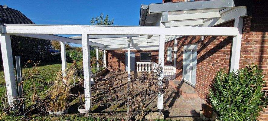 große überdachte Terrasse