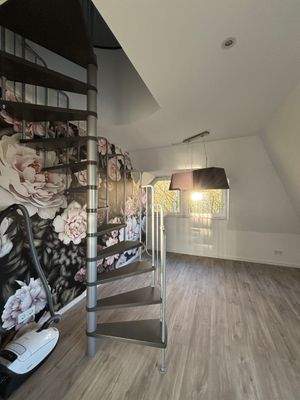 Zimmer mit Wendeltreppe.JPG