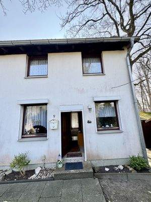 Hauseingang mit Blick in den Flur