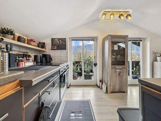 GRoßer Küchenbereich  DG