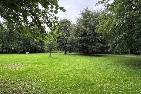 parkähnliches Gartengrundstück