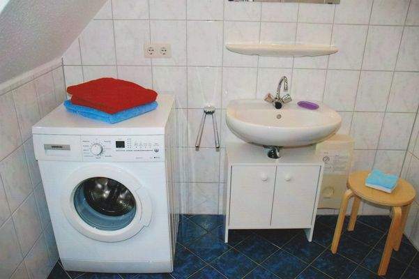 Duschbad mit Waschmaschinenanschluss