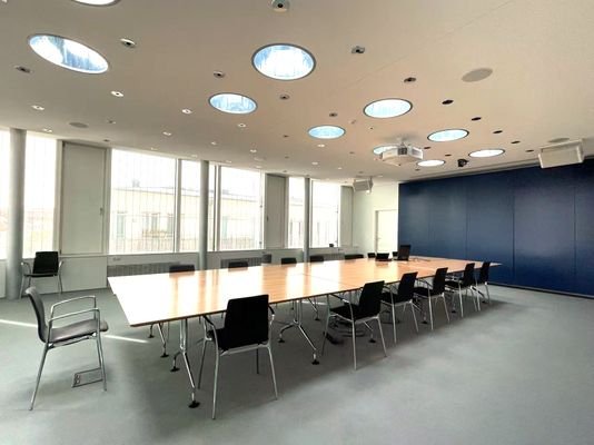 Large meeting room for a daily fee