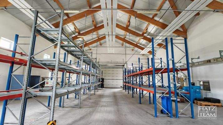 Lager- und Produktionshalle